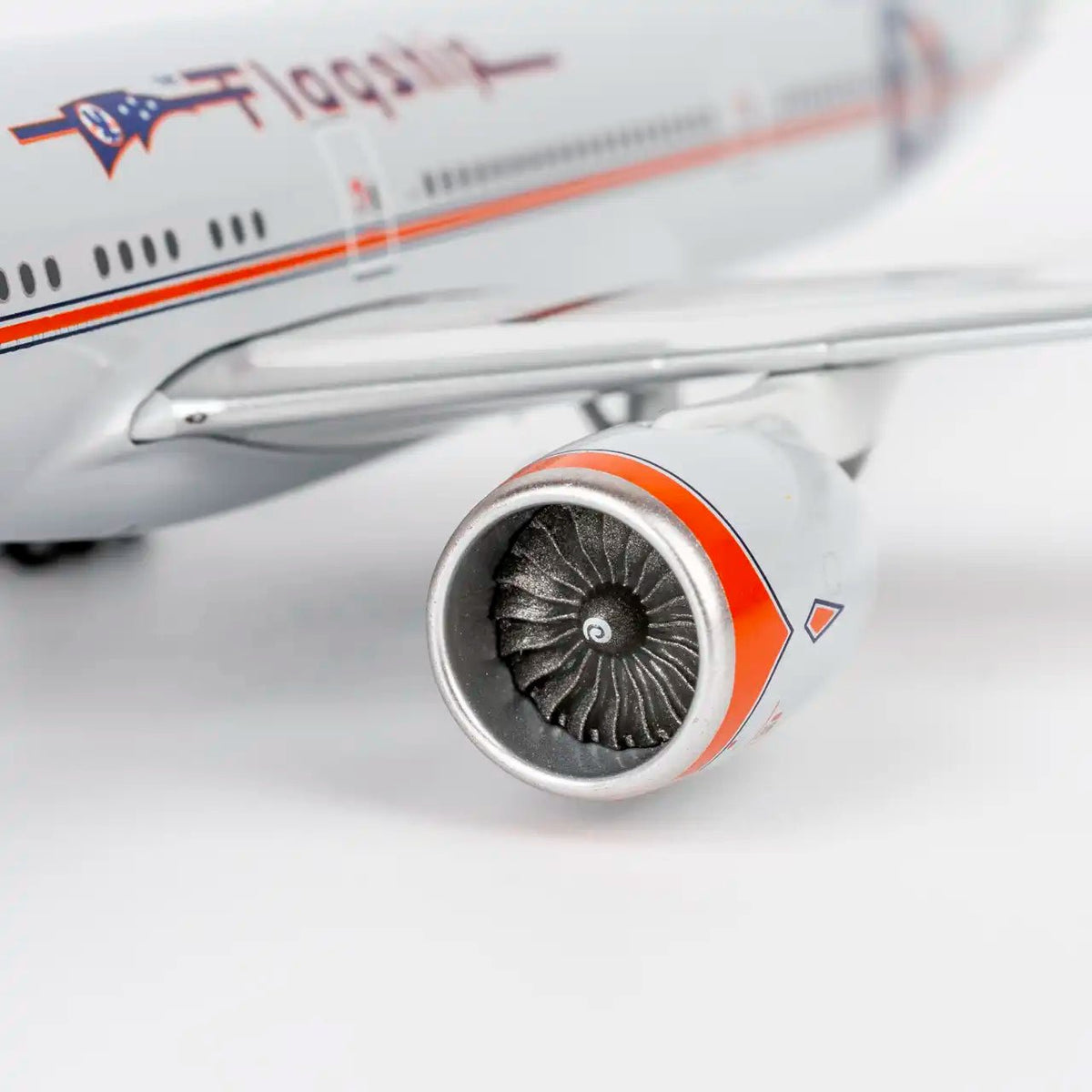 1:400 American Airlines 777-300ER Flagship DFW Diecast Model - Man‘s Aviation Collectibles (HK)