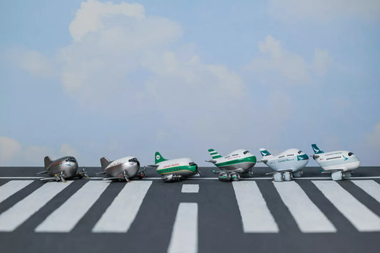 國泰航空CX航空盲盒玩具，由Man‘s Aviation Collectibles HK推出，展示多款航空主題模型玩具。