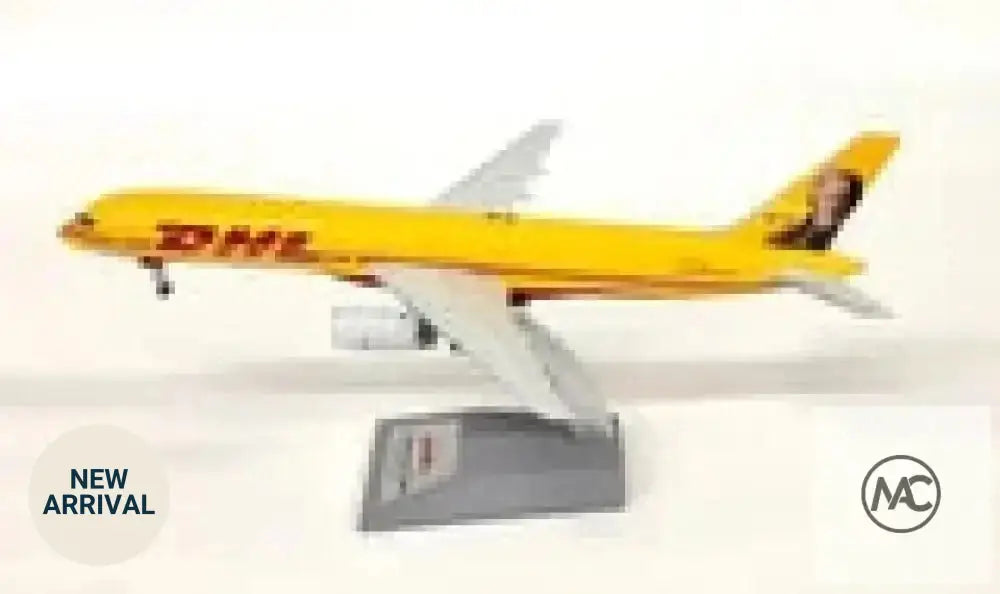 DHL｜Blue Box 1:200 DHL Air Boeing 757-28A(PCF) 貨機模型 G-DHKK（752-HKK｜附展示架） - Man‘s Aviation Collectibles (HK)