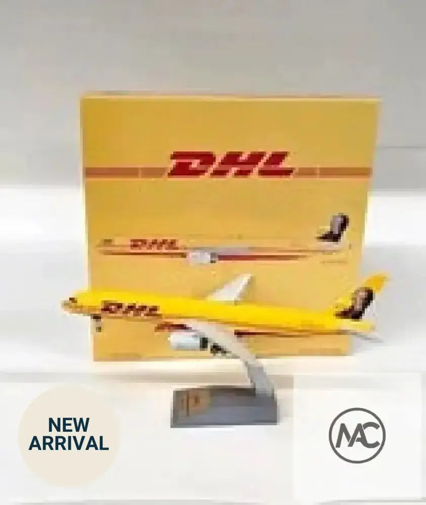 DHL｜Blue Box 1:200 DHL Air Boeing 757-28A(PCF) 貨機模型 G-DHKK（752-HKK｜附展示架） - Man‘s Aviation Collectibles (HK)
