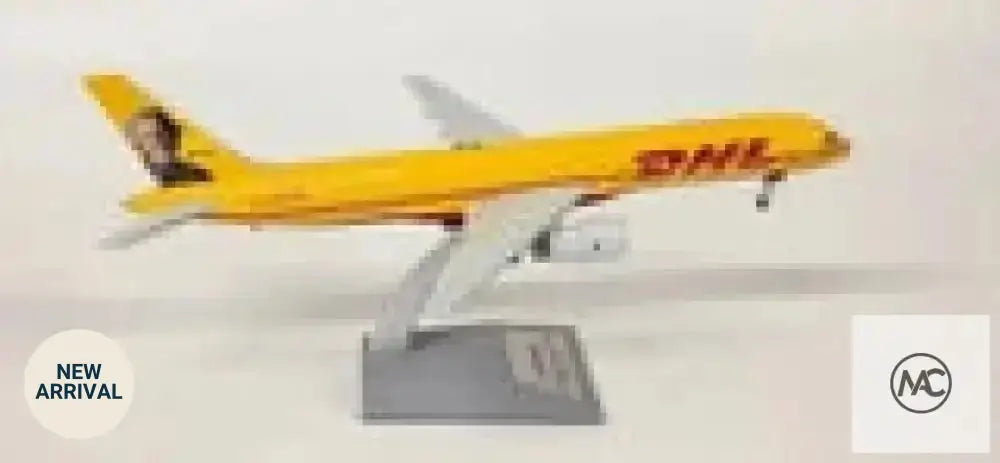 DHL｜Blue Box 1:200 DHL Air Boeing 757-28A(PCF) 貨機模型 G-DHKK（752-HKK｜附展示架） - Man‘s Aviation Collectibles (HK)